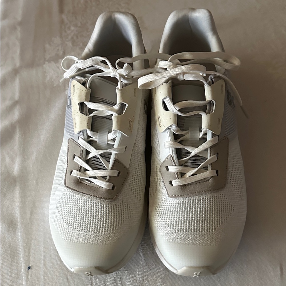 New men’s On Running White and Gray Sneakers Cloudrift